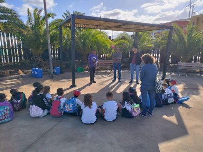 G&aacute;ldar: Parques y Jardines da una charla y realiza una plantaci&oacute;n de &aacute;rboles con alumnado del CEIP Sardina
