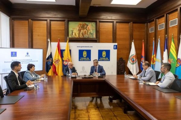 Domínguez señala a la artesanía, el comercio y la moda como sectores emergentes para Gran Canaria