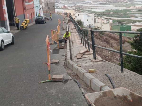 Gáldar: Vías y Obras mejora la calle Hermanos Pinzón en Cañada Honda