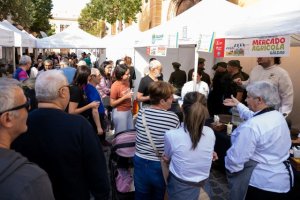 G&aacute;ldar: El Mercado Agr&iacute;cola celebra su edici&oacute;n m&aacute;s festiva en pleno Carnaval