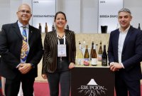 La en&oacute;loga canaria Amor L&oacute;pez, de la bodega lanzarote&ntilde;a Erupci&oacute;n, reconocida en BWW con el premio Isabel Mijares