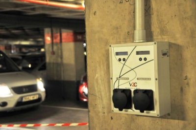 El Hospital Dr. Negrín incorpora seis puestos de carga eléctrica para vehículos en el parking del recinto