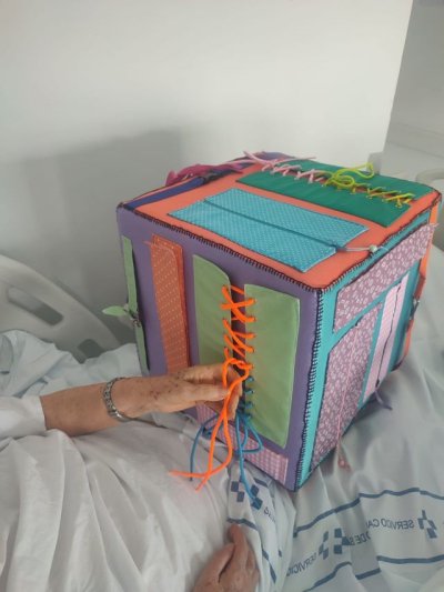 Un cubo para reaprender a vestirse