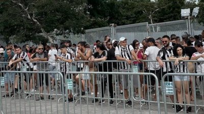 La violencia se toma los campos del fútbol de América Latina