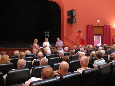 Gu&iacute;a: Cerca de un centenar de vecinos asisten a la reuni&oacute;n para aclarar sus dudas sobre los viajes del IMSERSO