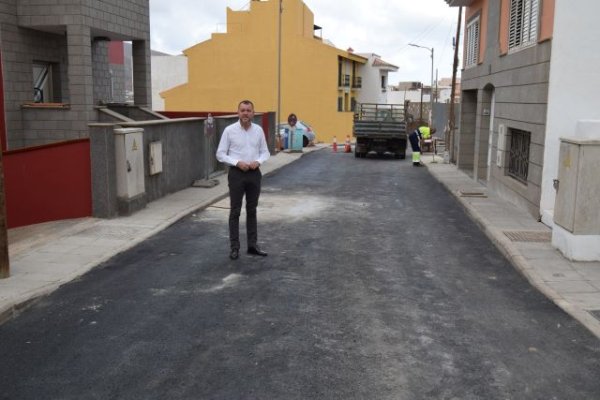 Gáldar: Asfaltadas las calles Antón Cerezo y Sancho de Vargas en San Sebastián