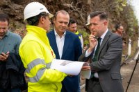 El Cabildo finalizará a principios de noviembre la primera fase de rehabilitación de muros de la carretera de Hoya Pineda