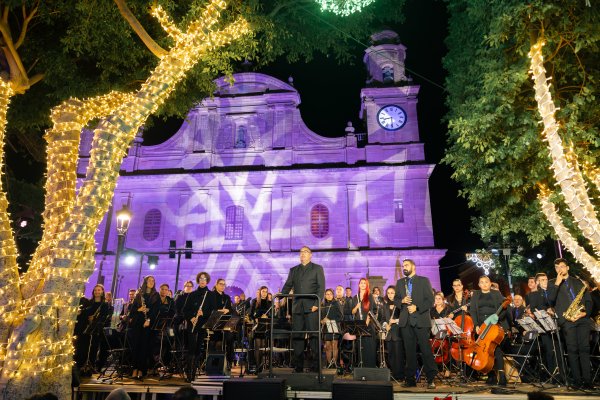 La Banda Municipal de M&uacute;sica deslumbra G&aacute;ldar por Navidad
