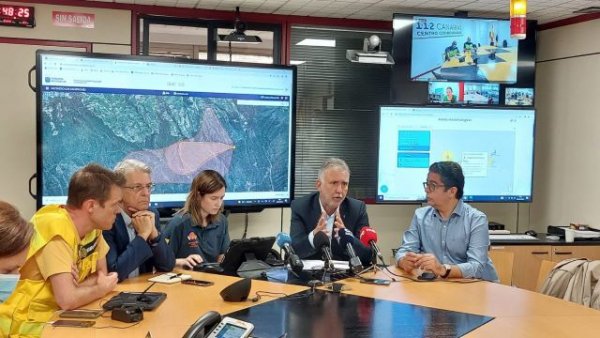 Torres:“Confiamos en que la extinción del incendio mejore este viernes, pero sigue activo y hay que ser cautelosos»