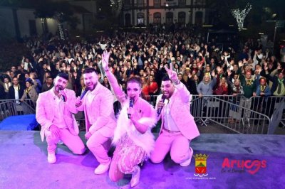 Arucas: El 2026 arrancó con todo el ritmo de Armonía Show, haciendo vibrar y bailar la Plaza de San Juan