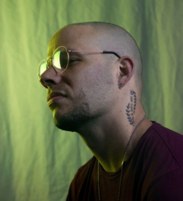 Música: El cantante A.M.O irrumpe en la escena urbana con su nuevo single “Bitch” (Vídeo)