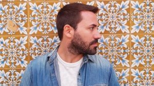 Llega a librer&iacute;as Astroblema, el tercer poemario de Carlos Asensio