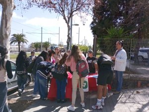 Una campaña en la Universidad con ‘los pensionistas del futuro’