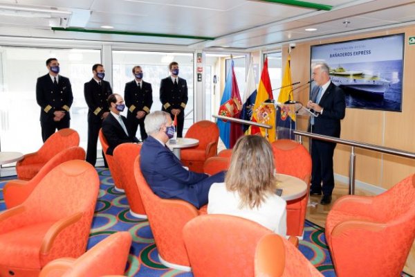 Fred. Olsen presentó el trimarán &quot;Bañaderos Express&quot; de máxima velocidad y comodidad