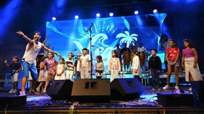 Gu&iacute;a: El Vega, Ledes D&iacute;az, La Mek&aacute;nika by Tamarindos y el Dj Aithamy superaron todas las expectativas en la &lsquo;Noche Joven&rsquo;