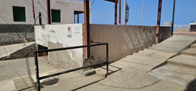 G&aacute;ldar: Abandono en la entrada de la Playa del Agujero en G&aacute;ldar