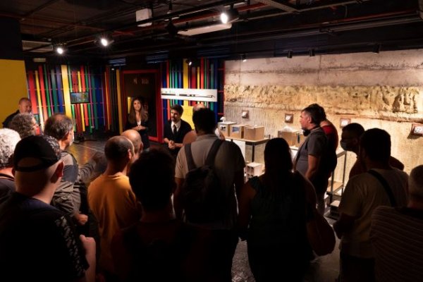 La exposición Transforma &amp; Transporta invita a un recorrido audiovisual e interactivo por el pasado, presente y futuro de la movilidad en la ciudad