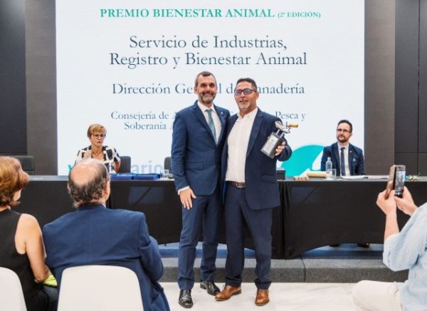 El Gobierno de Canarias recibe el Premio de Bienestar Animal del Colegio de Veterinarios de Las Palmas