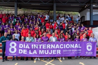 M&aacute;s de un centenar de alumnos del IES Gu&iacute;a y del IES Noroeste se suman a la celebraci&oacute;n del D&iacute;a Internacional de la Mujer