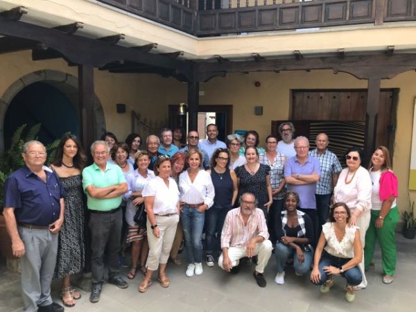 Clausura del taller de escritura sobre literatura y periodismo de Santiago Gil en la Casa-Museo León y Castillo de Telde