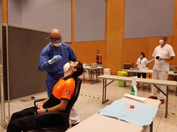 Sanidad notifica 296 nuevos casos de covid-19 en personas de más de 60 años en los últimos cuatro días