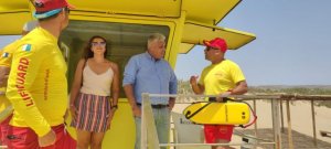 Las cuatro playas principales de Puerto del Rosario están cubiertas ahora por 12 socorristas con contrato para cuatro años