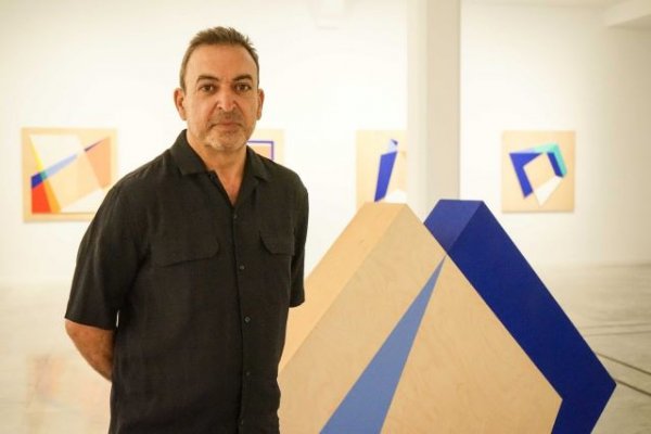 José Rosario Godoy exhibe el paisaje insular a través de la geometría abstracta en ‘En el borde de una isla’