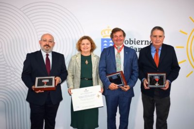 El Gobierno de Canarias entrega la Medalla al M&eacute;rito de la Justicia a los colegios de registradores