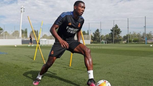 Isco Alarcón y David Alaba, nuevos positivos por COVID en el Real Madrid