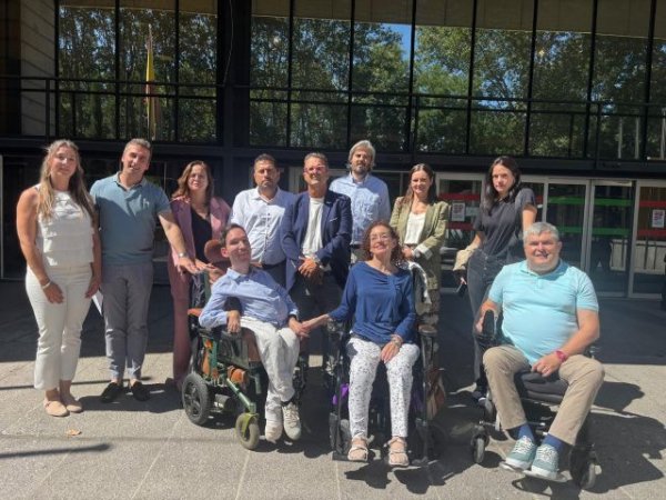 Pacientes alertan de que los criterios actuales de la Ley ELA son muy restrictivos y piden que su desarrollo garantice acceso real y efectivo a las ayudas que ofrece