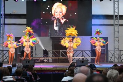 El recuerdo de &lsquo;Xayo&rsquo; llen&oacute; la Plaza Grande de Gu&iacute;a durante el Festival del Humor dedicado al gran artista guiense en las fiestas patronales del municipio