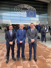 El jefe del servicio de Oncolog&iacute;a del Hospital Insular participa en una reuni&oacute;n del Parlamento Europeo