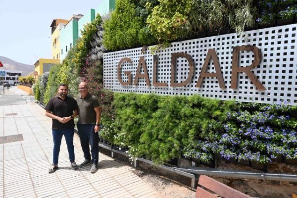 Gáldar: Un jardín vertical embellece la entrada a la ciudad junto a los lavaderos de Rojas