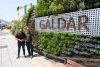 G&aacute;ldar: Un jard&iacute;n vertical embellece la entrada a la ciudad junto a los lavaderos de Rojas