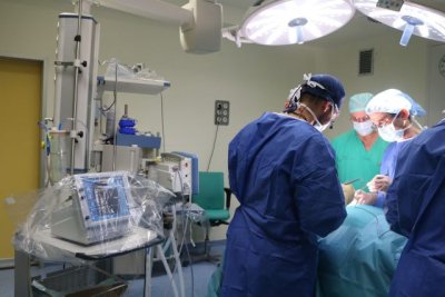 Profesionales del Molina Orosa se forman en los avances de monitorizaci&oacute;n intraoperatoria en cirug&iacute;a de tiroides