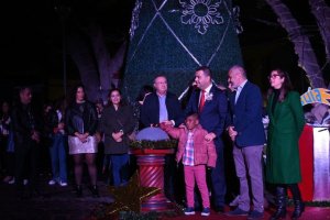 Guía dio el pistoletazo de salida a las fiestas navideñas con el encendido del alumbrado y el Concierto de Los Gofiones