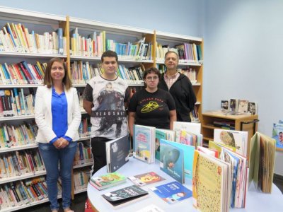 Alumnado de Formación Profesional Adaptada del IES Santa María de Guía finaliza sus prácticas en la Biblioteca Miguel Santiago