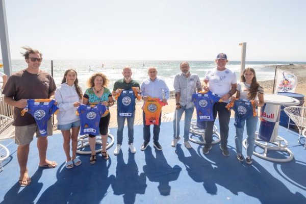 Más de 100 riders participan en el primer Mundial de Wingfoil de Gran Canaria