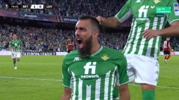 El Betis podr&aacute; seguir jugando en el Villamar&iacute;n con p&uacute;blico mientras recurre