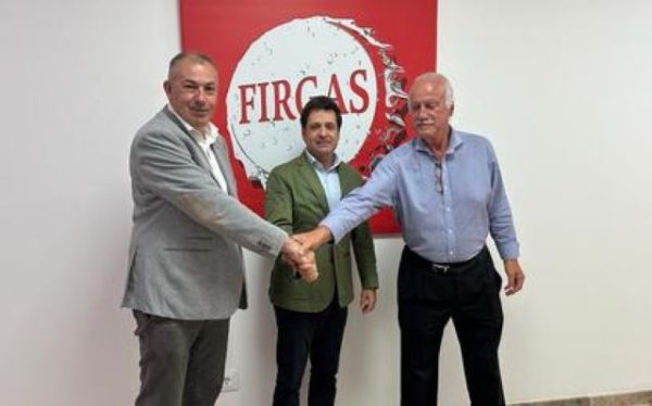 Villa de Firgas: Reuni&oacute;n con Aguas de Firgas para cerrar la colaboraci&oacute;n de las fiestas patronales