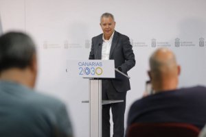 Franquis busca el consenso con los sectores y las administraciones implicadas para el puerto de Santa Águeda