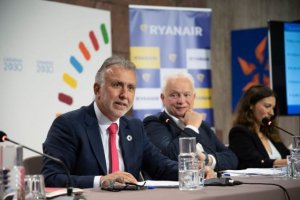 Torres realza la apuesta de Ryanair por Canarias con la apertura de bases en Tenerife y Lanzarote