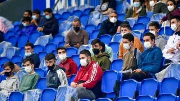 La mascarilla seguir&aacute; siendo obligatoria en los estadios y pabellones