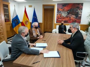 El Gobierno de Canarias adquiere 26 cuadros del artista canario Pepe Dámaso