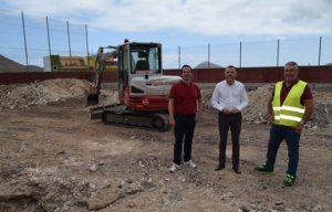 Contin&uacute;an las obras de reforma y colocaci&oacute;n de la cubierta de la cancha de Los Quintana