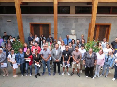 Gu&iacute;a da la bienvenida a los 120 alumnos-trabajadores de 8 PFAEs que convierten al municipio en el que m&aacute;s programas de formaci&oacute;n y empleo ha logrado de Canarias