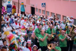 Los caballitos de fuego, el volcán anunciador y un tributo a Juan Luis Guerra y Marc Anthony arrancan este lunes la semana grande de las Fiestas