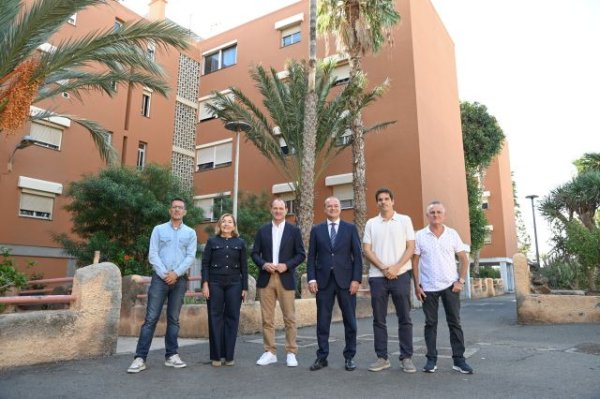 El Cabildo aporta un millón de euros para poner en marcha la rehabilitación de las 208 viviendas de La Paz, en Arinaga