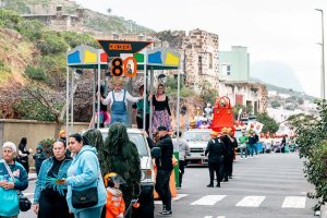 Gu&iacute;a se rinde a la nostalgia de los 80 en su Gran Cabalgata del Carnaval