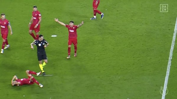 El Sevilla califica de &quot;ataque infame&quot; la agresión a Joan Jordán